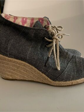 New Toms Desert Wedge Navy Blue & White size 9 Ankle Boots Espadrille Lace Up
